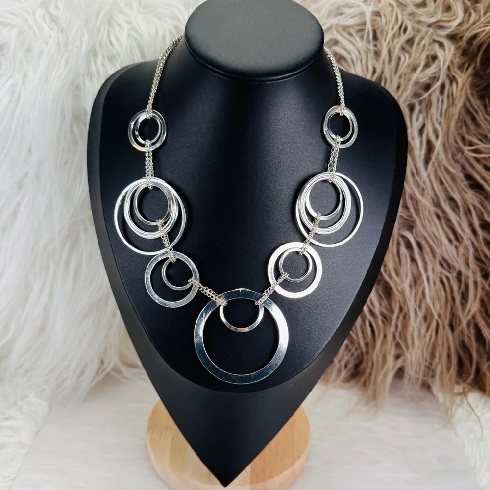 Vintage Silvertone costume lightweight statement necklace